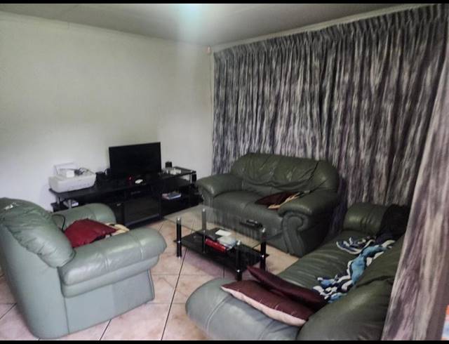 3 BEDROOM HOUSE FOR SALE IN BIRCH ACRES